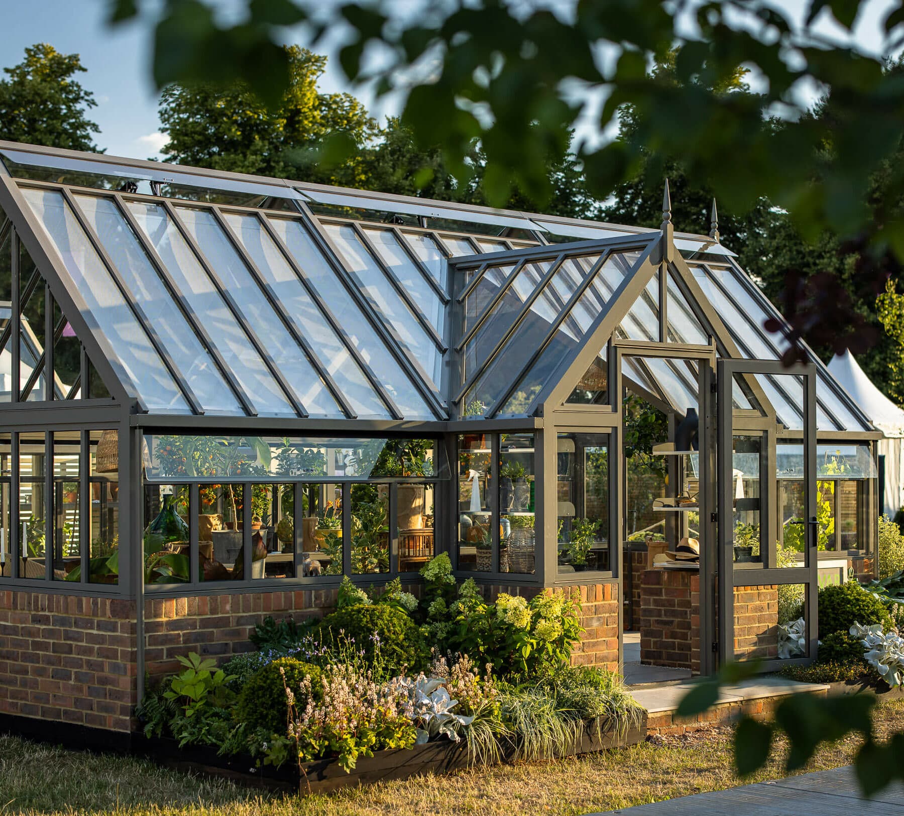 dwarf wall greenhouse